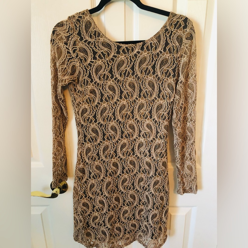 Alythea size M Allegra short long sleeve tan contour dress